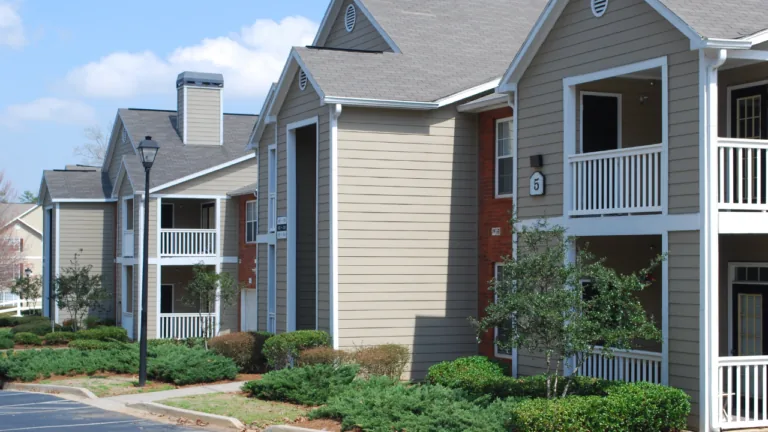 Mid-tier multifamily investing