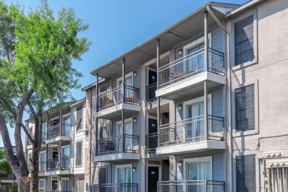 The Villas de Zocalo apartment community in Dallas, Texas
