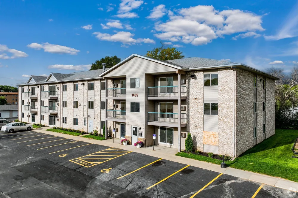 Creekside Apartments in Rochester, MN